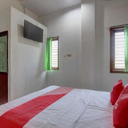 OYO 91690 Moza Guest House Klaten Extérieur photo