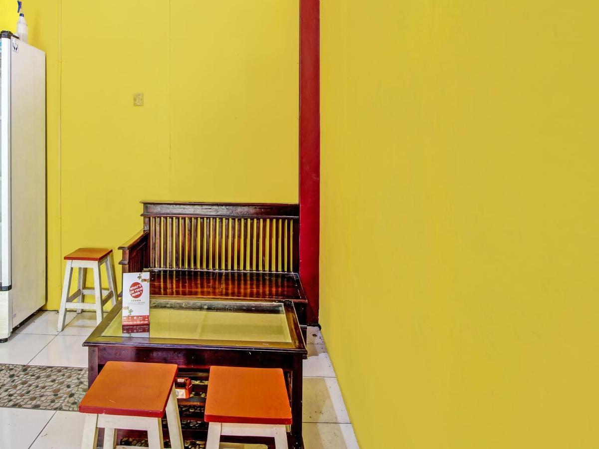 OYO 91690 Moza Guest House Klaten Extérieur photo