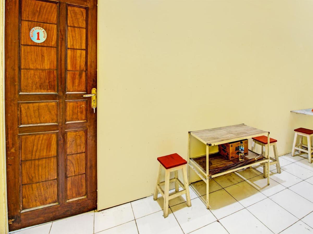 OYO 91690 Moza Guest House Klaten Extérieur photo